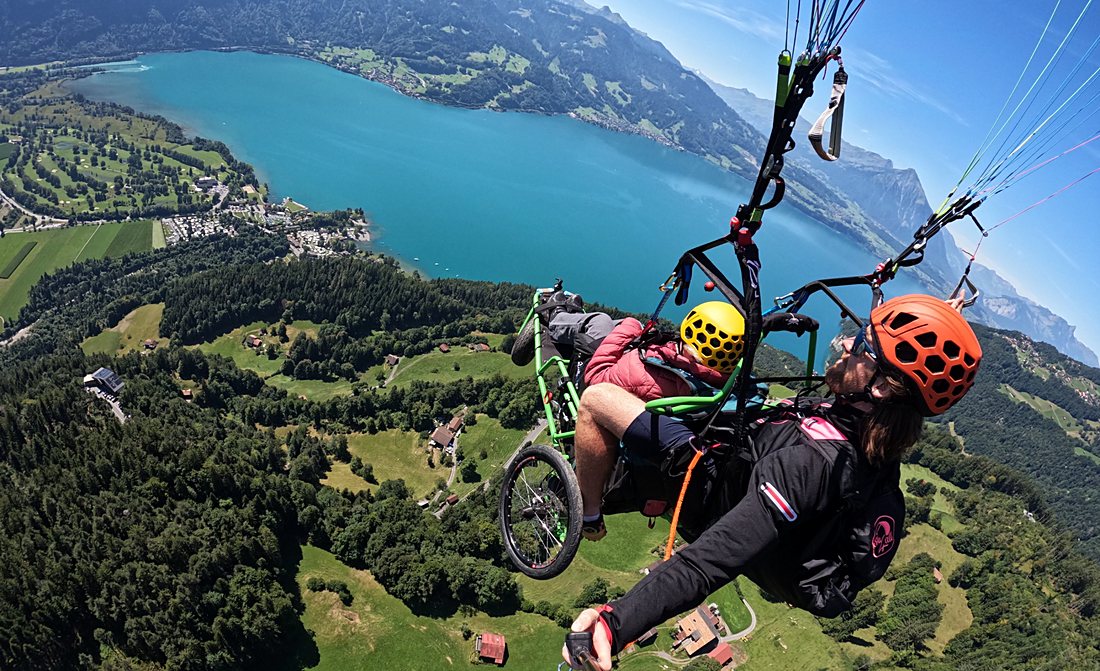 Vol en fauteuil au-dessus du lac, Interlaken