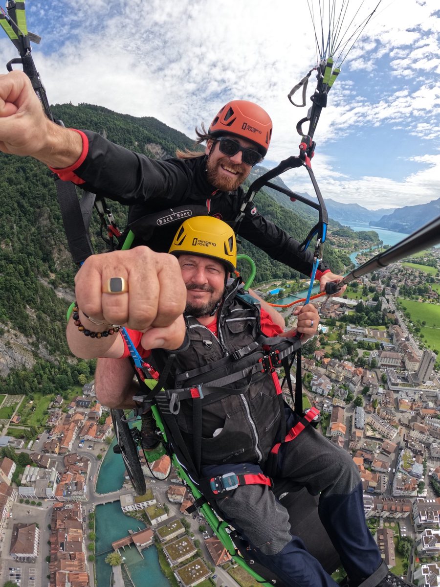 Passager poing en avant